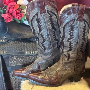 Women’s Corral Vintage Style Cowboy Boots with Embroidered Design